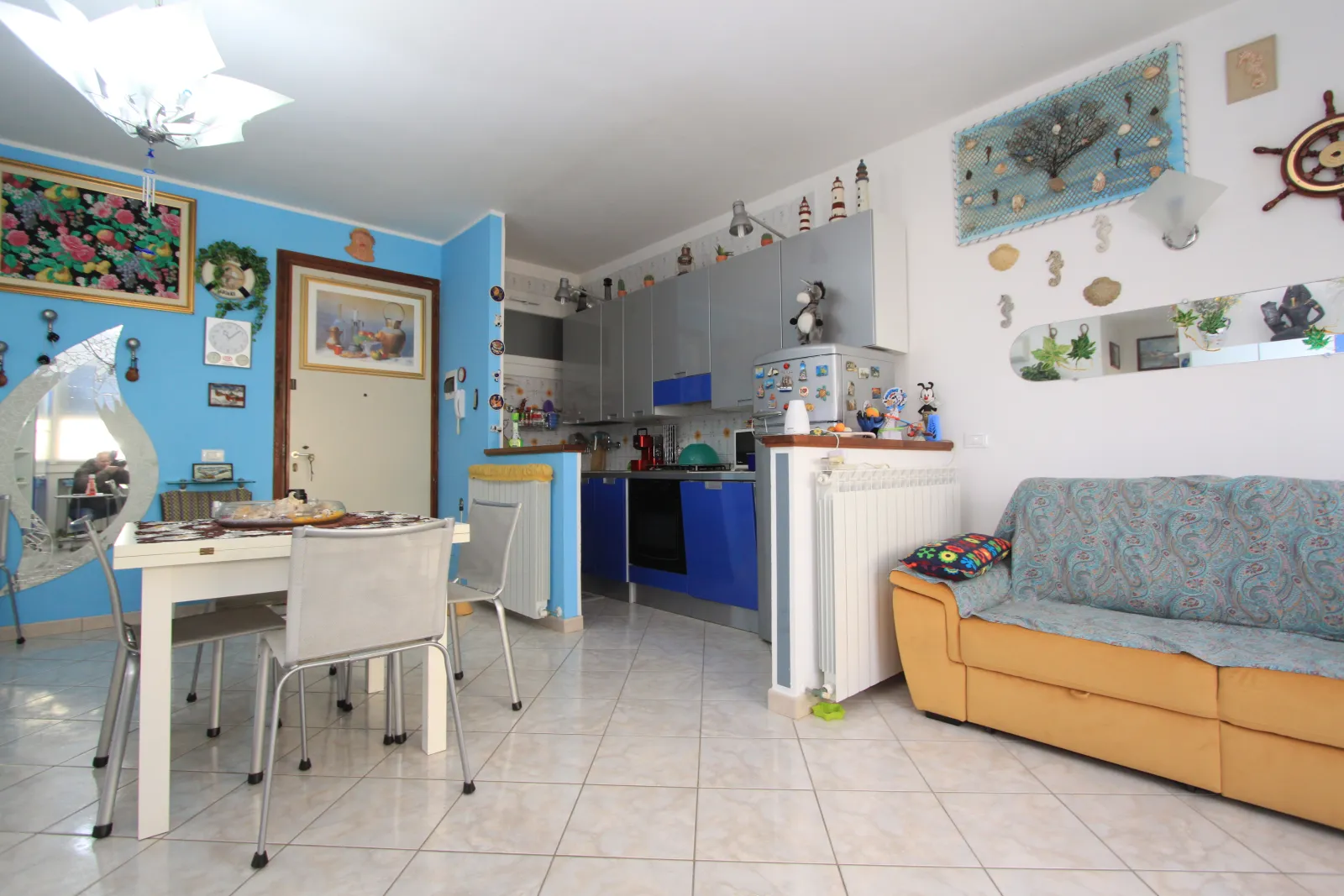 Trilocale fronte mare in vendita