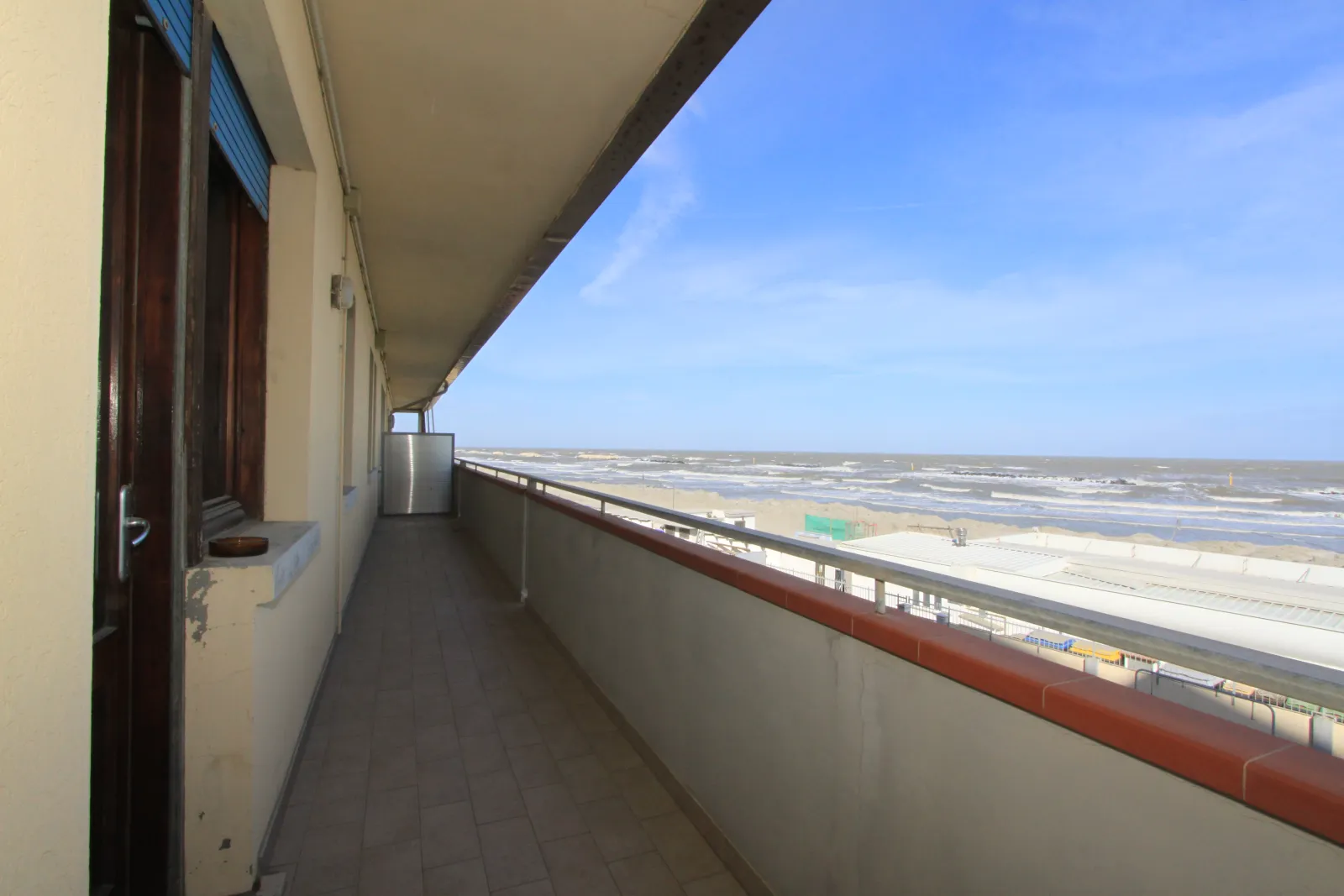 Appartamento quadrilocale fronte mare in vendita a Lido di Pomposa con mansarda, piscina e posto auto