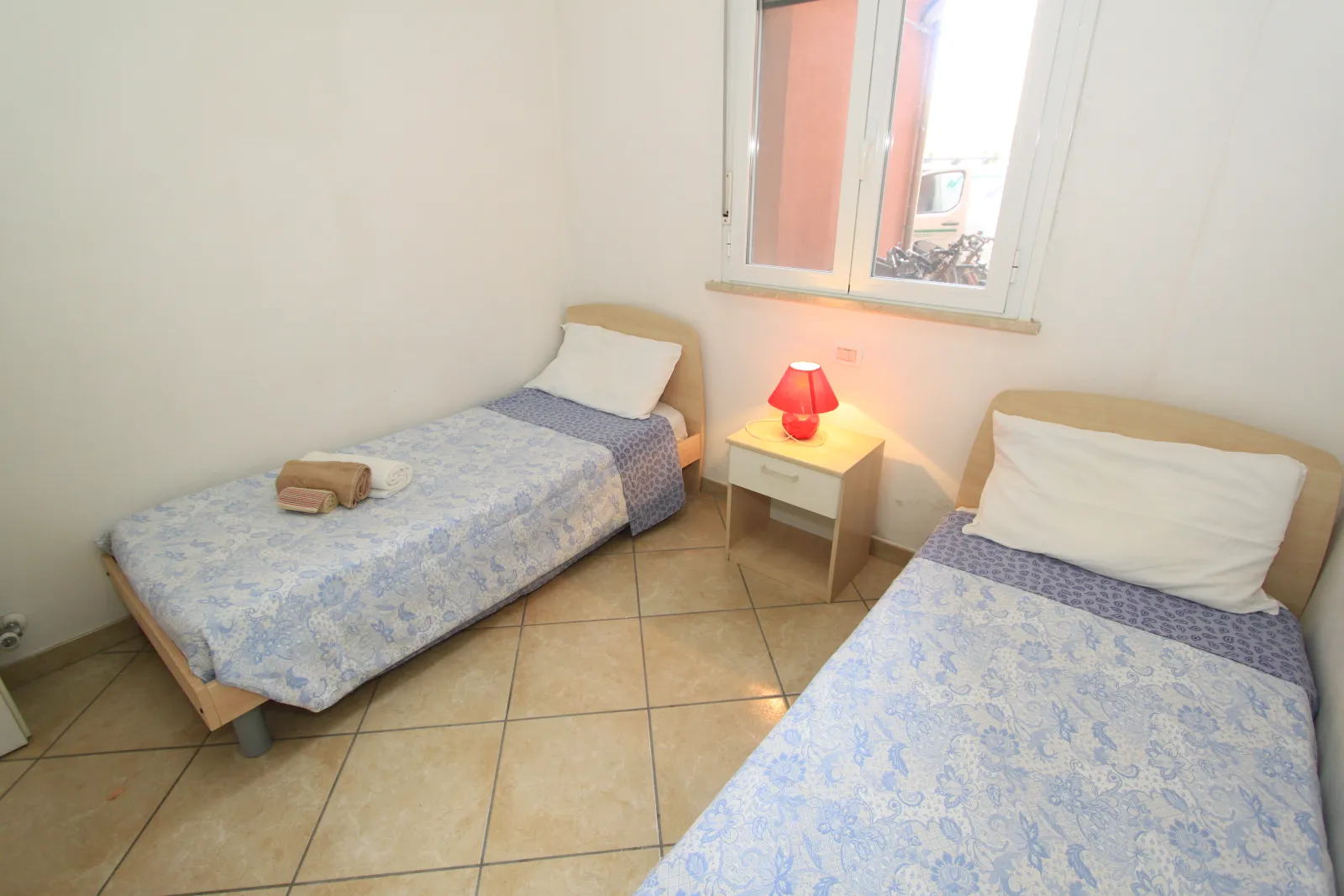 Last minute appartamento trilocale a pochi passi dal mare