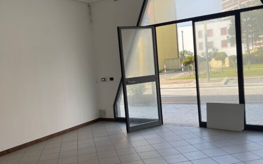NEGOZIO IN VENDITA A LIDO DI POMPOSA