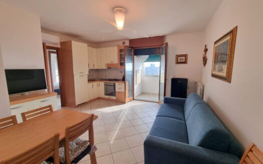 Trilocale vista mare con piscina