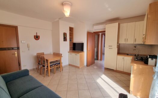 Trilocale vista mare con piscina