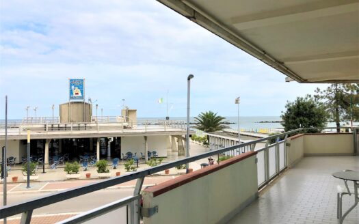 Appartamento trilocale in vendita a pochi passi dalla spiaggia