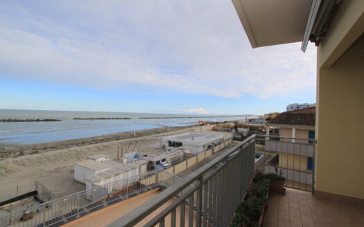 Appartamento fronte mare in vendita a Lido di Pomposa con balcone e posto auto