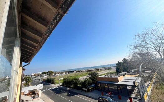 Appartamento vista mare in vendita