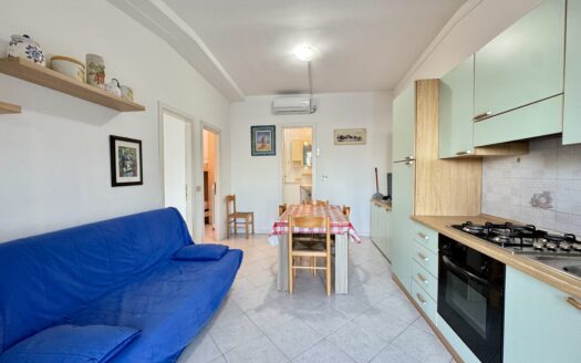 Appartamento trilocale in vendita a pochi passi dalla spiaggia